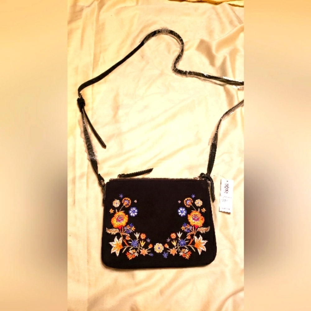 Old Navy floral embroidered handbag